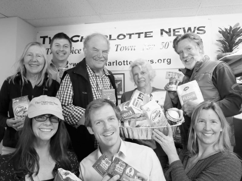 The Charlotte News Staff November 2015 The Charlotte News staff and their friends collected food items to donate to the Charlotte Food Shelf. Standing, left to right: Bethany Myrick, Doug Hartwell, Edd Merritt, Beth Merritt and Tom O’Brien. Kneeling, left to right: Geeda Searfoorce, Alex Bunten and Shanley Hinge.