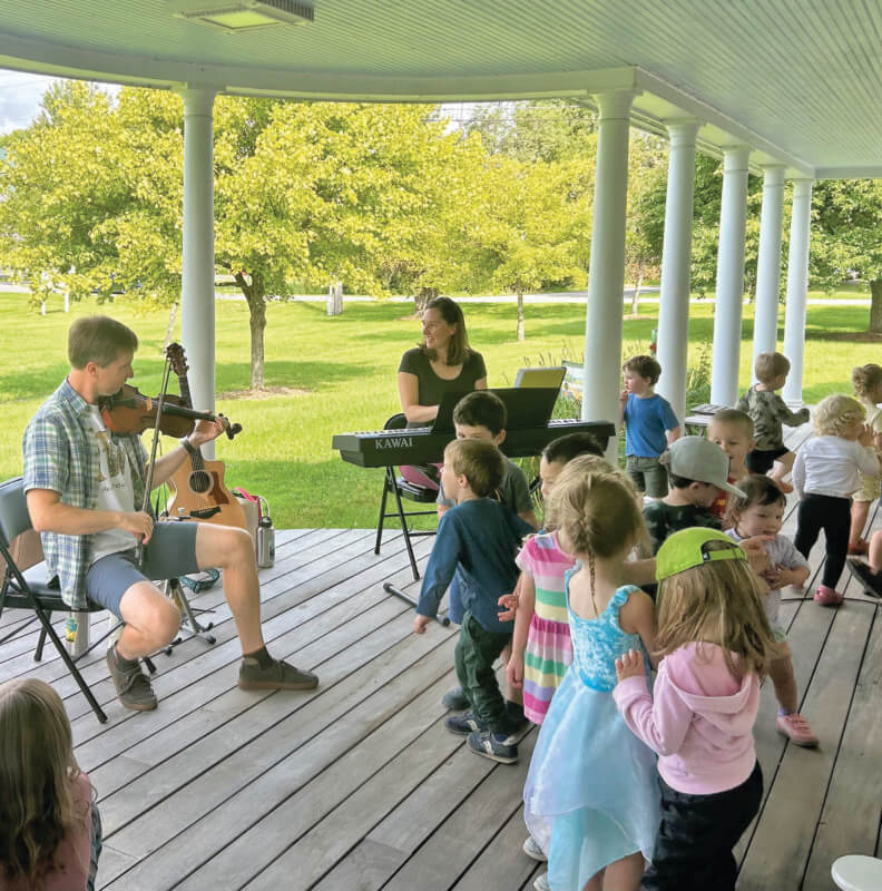 Photo by Margaret Woodruff.
On an August morning, Chris Gribnau and Lisa Henry entertain as part of Music on the Porch.