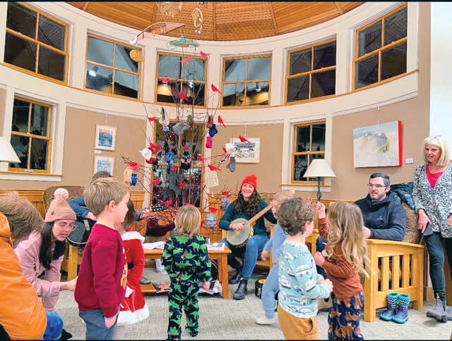 Library welcomes new year with holiday singalong